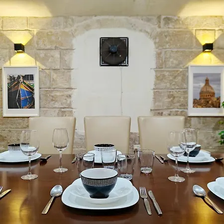 Casa Maltija 4 Bedroom Case de vacanță