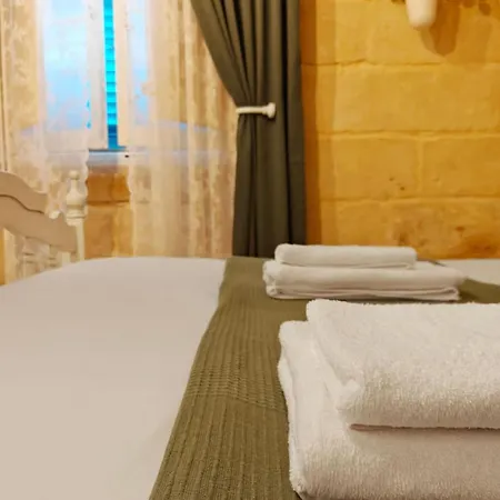 Casa Maltija 4 Bedroom Case de vacanță